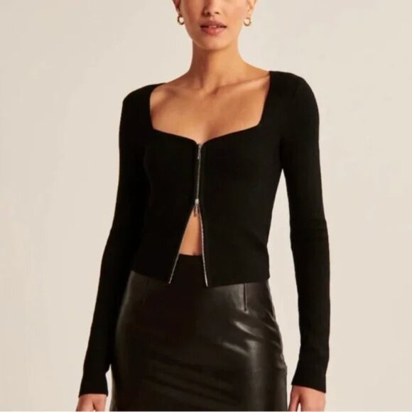 Abercrombie & Fitch Zip-Up Notch-Neck Slim Top, White, Size XS - Picture 2 of 7